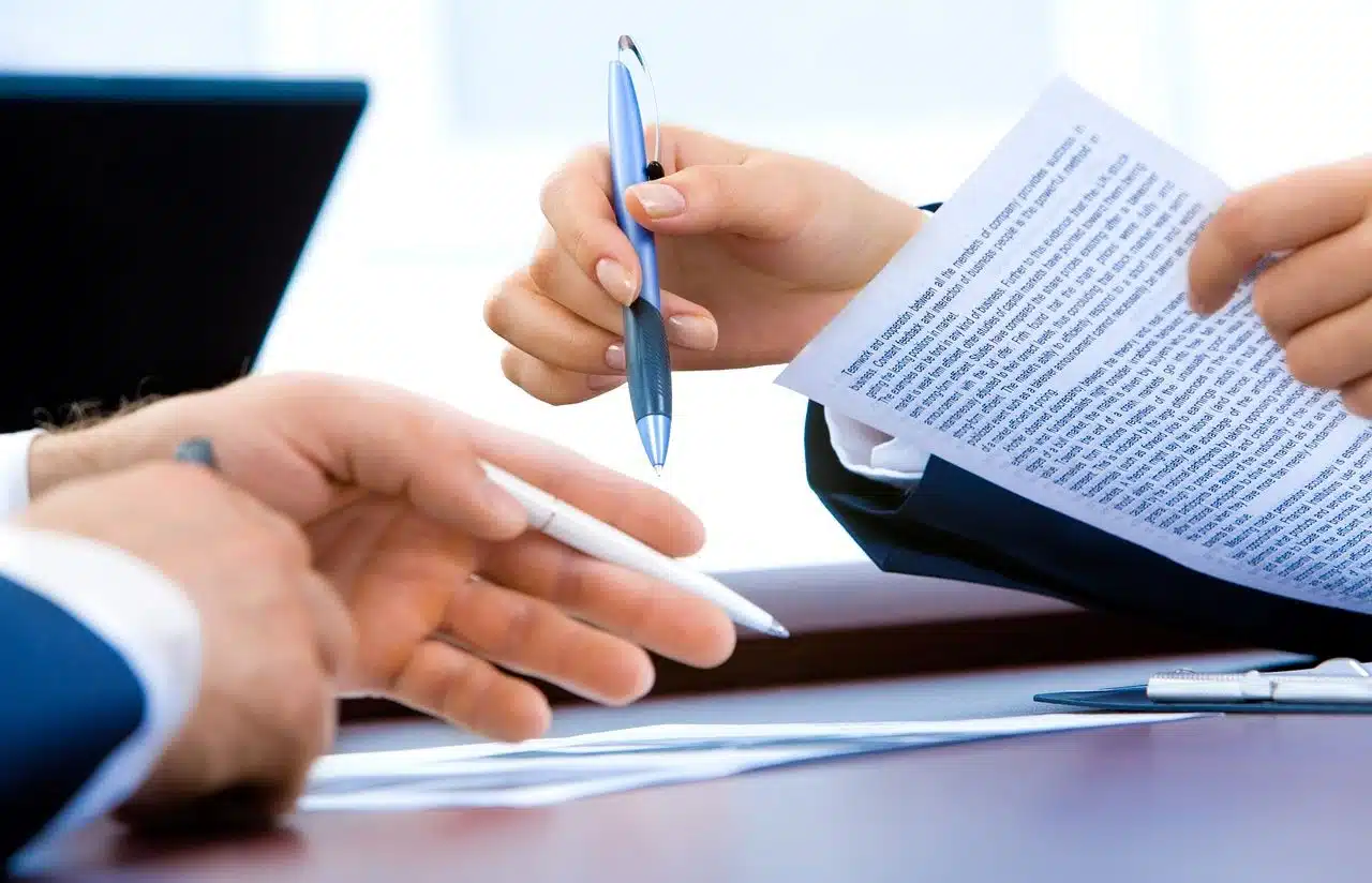 Cómo redactar un contrato privado: guía práctica con enfoque jurídico